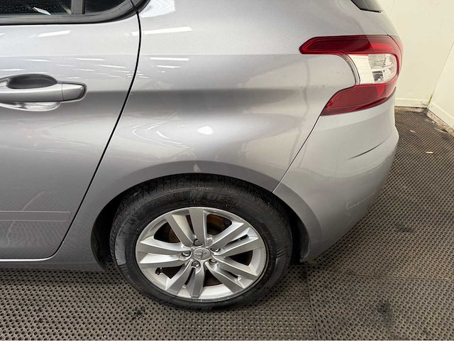 Peugeot - 308 - personenauto - 2013 - afbeelding 17 van  31