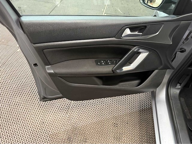 Peugeot - 308 - personenauto - 2013 - afbeelding 15 van  31
