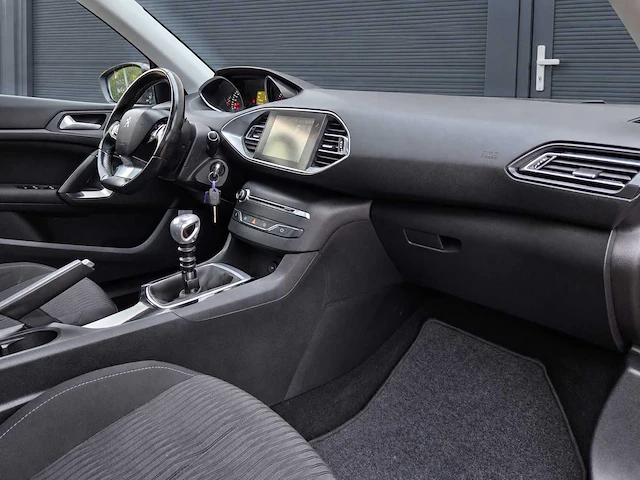 Peugeot - 308 sw - 1.2 e-thp blue l. ex - 2015 - 7-xvj-70 - personenauto - afbeelding 17 van  28