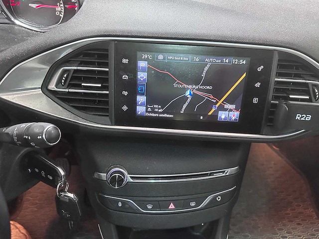 Peugeot - 308 sw - 1.2 puretech allure - kx-406-s - 2017 - afbeelding 3 van  19
