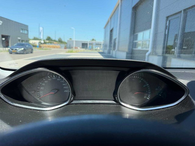 Peugeot - 308 sw - 1.2 puretech style - personenauto - 2016 - afbeelding 6 van  24