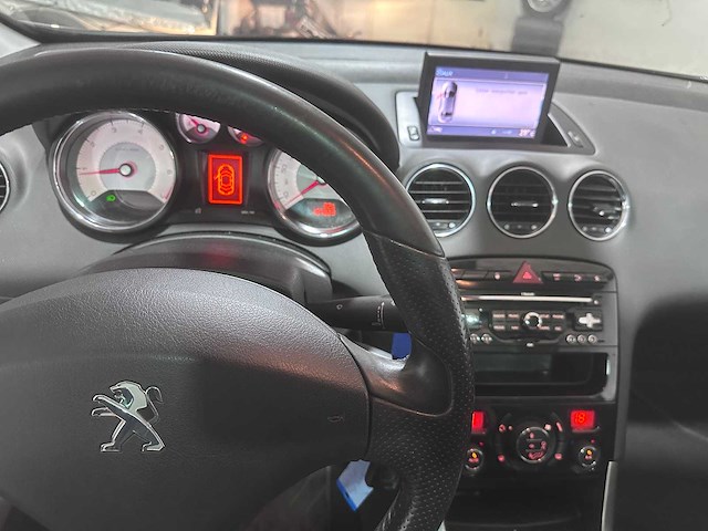 Peugeot - 308 sw - 1.6 thp allure 7p - 42-zjp-1- 2012 - afbeelding 19 van  20