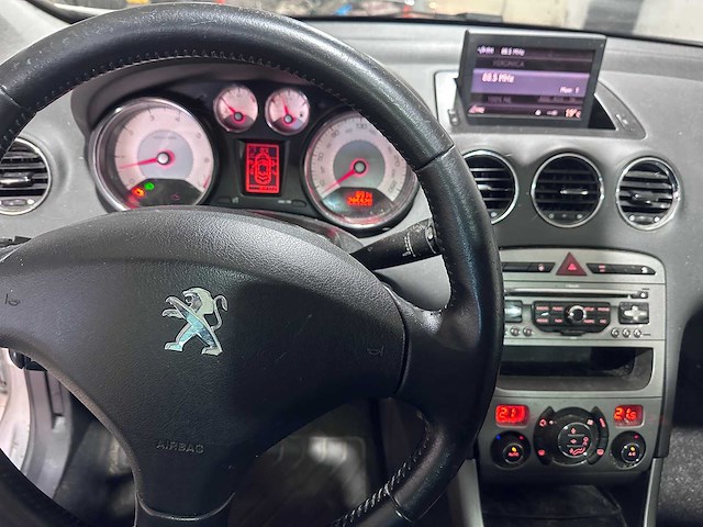 Peugeot - 308 sw - 1.6 vti b. lease ex - 87-rkn-9- 2011 - afbeelding 16 van  18