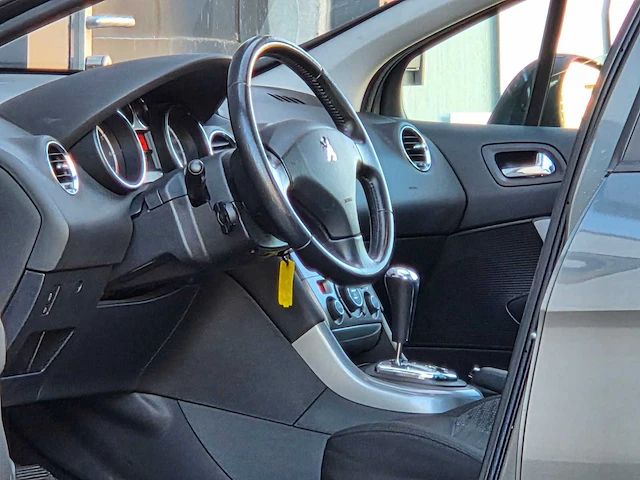 Peugeot - 308 sw - 1.6 vti sublime - 2010 - 64-nlb-1 - personenauto - afbeelding 23 van  24