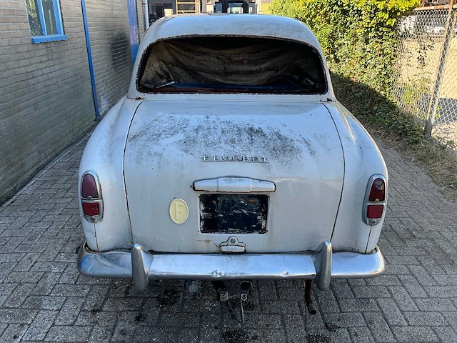 Peugeot - 403 - personenauto - afbeelding 10 van  13