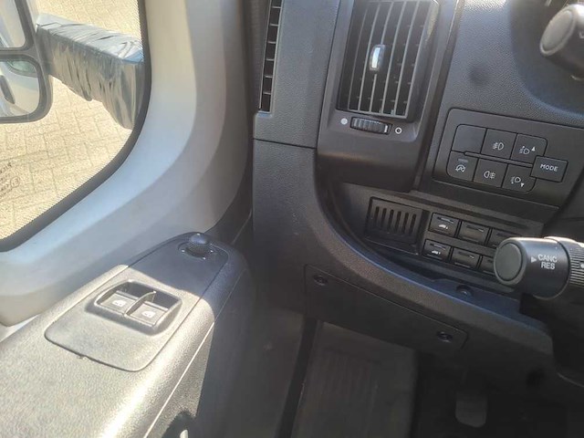 Peugeot - boxer - 2.2 hdi 165 l4 3.5t - vth-48-t - afbeelding 12 van  15