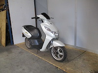Peugeot - bromscooter - kisbee 4t - scooter - afbeelding 2 van  4