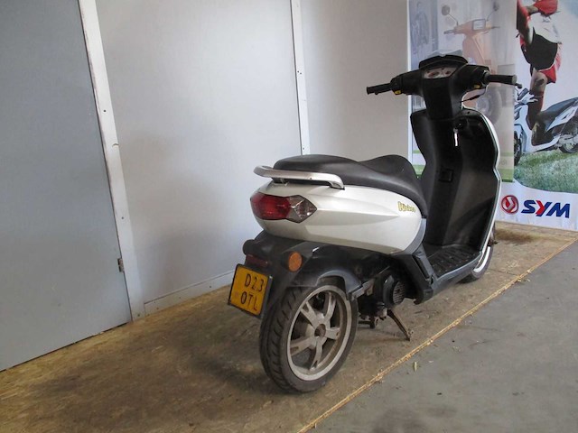Peugeot - bromscooter - kisbee 4t - scooter - afbeelding 3 van  4