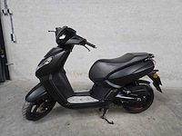 Peugeot - bromscooter - kisbee rs - 4t 45km uitvoering dsj74f - afbeelding 1 van  7
