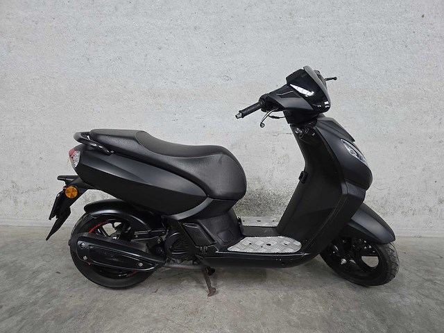 Peugeot - bromscooter - kisbee rs - 4t 45km uitvoering dsj74f - afbeelding 2 van  7