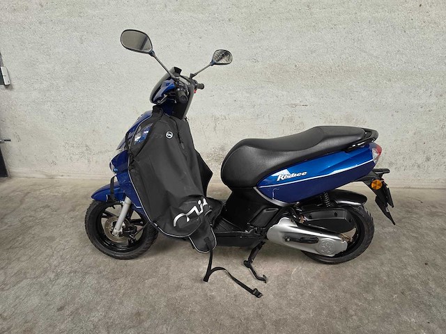 Peugeot - bromscooter - kisbee rs - 4t 45km uitvoering dvx19p - afbeelding 1 van  10