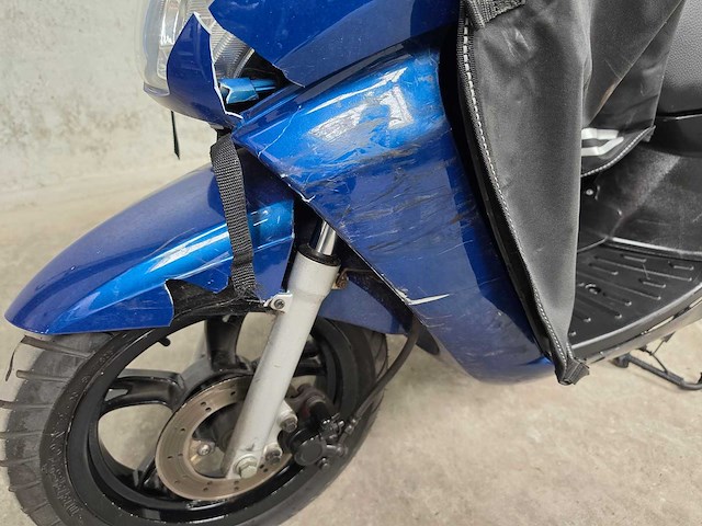 Peugeot - bromscooter - kisbee rs - 4t 45km uitvoering dvx19p - afbeelding 4 van  10