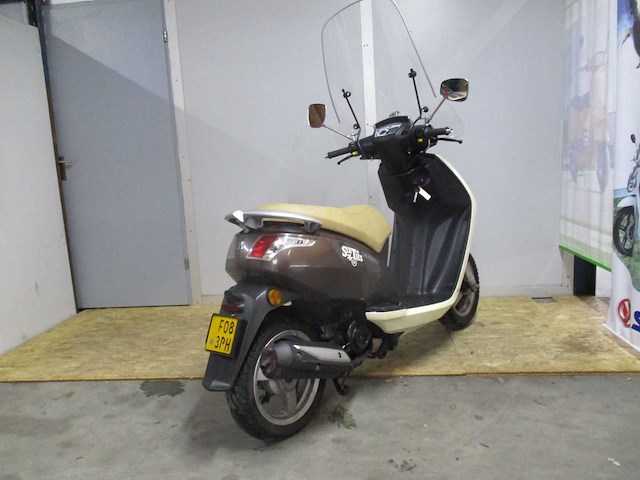 Peugeot - bromscooter - new viva city sixties 4t - scooter - afbeelding 9 van  11