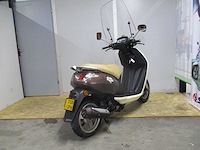 Peugeot - bromscooter - new viva city sixties 4t - scooter - afbeelding 9 van  11