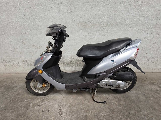 Peugeot - bromscooter - v-clic - 4t 45km uitvoering dbb86s - afbeelding 1 van  5