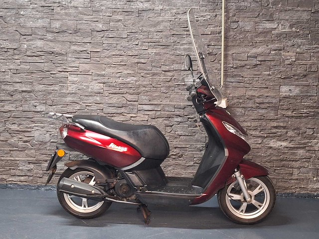 Peugeot - kisbee - 25km snorscooter - peugeot kisbee 25km snorscooter 4-takt - afbeelding 4 van  8