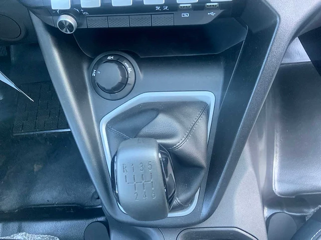Peugeot - landtrek pickup benzine - bedrijfswagen - afbeelding 15 van  27