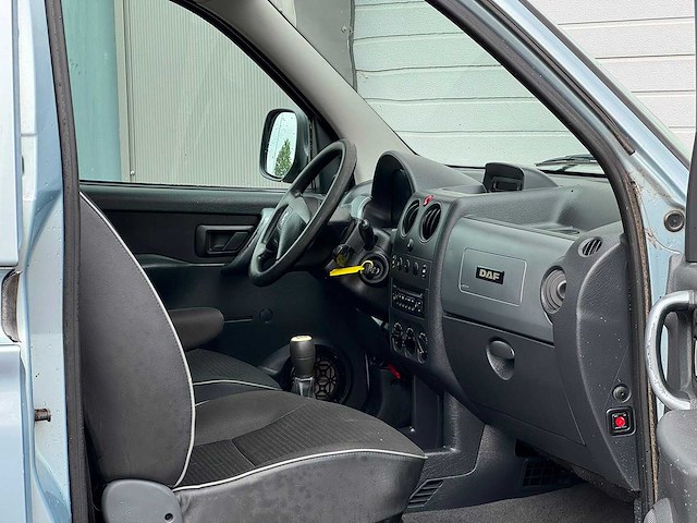 Peugeot - partner mpv - 1.6-16v xt - 2005 - 22-rd-th - personenauto - afbeelding 2 van  13