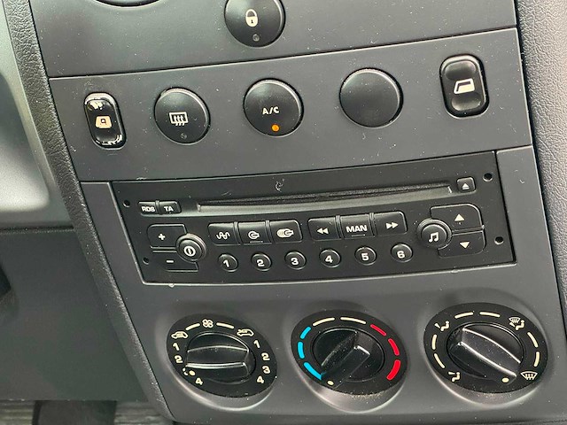 Peugeot - partner mpv - 1.6-16v xt - 2005 - 22-rd-th - personenauto - afbeelding 4 van  13