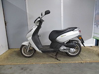 Peugeot - snorscooter - kisbee 4t - scooter - afbeelding 1 van  3