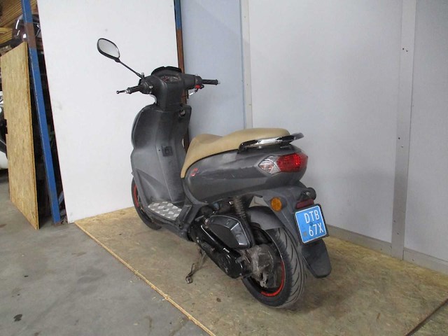 Peugeot - snorscooter - kisbee rs injectie - scooter - afbeelding 2 van  5