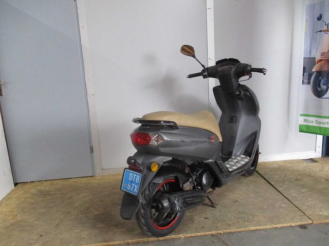 Peugeot - snorscooter - kisbee rs injectie - scooter - afbeelding 4 van  5