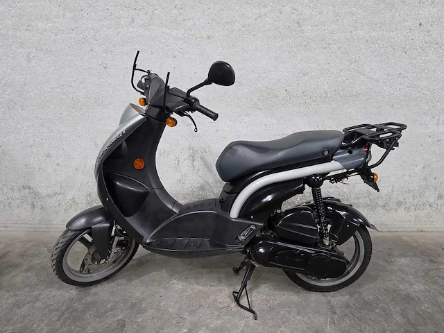 Peugeot - snorscooter - ludix one - 2t 25km uitvoering 97dfv9 - afbeelding 1 van  7
