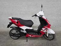 Peugeot - snorscooter - speedfight 3 - 4t 25km uitvoering f042jb - afbeelding 2 van  8