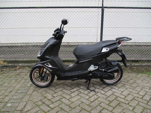 Peugeot - snorscooter - speedfight 4 2t dark - scooter - afbeelding 1 van  11