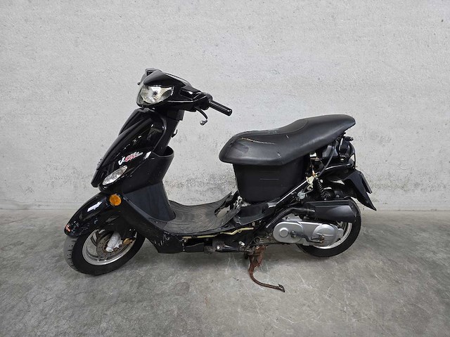 Peugeot - snorscooter - v-click - 4t 25km uitvoering d030vs - afbeelding 1 van  7