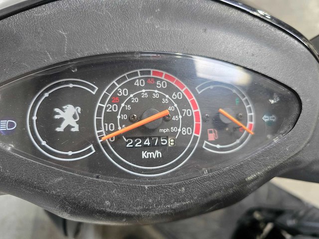Peugeot - snorscooter - v-click - 4t 25km uitvoering d030vs - afbeelding 7 van  7