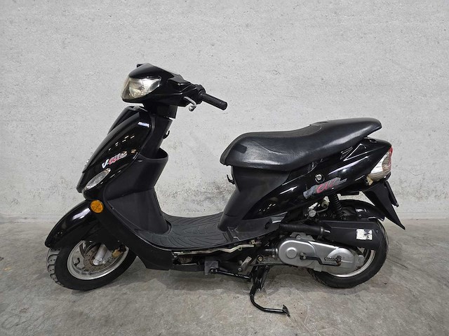 Peugeot - snorscooter - v-click - 4t 25km uitvoering d132lj - afbeelding 1 van  7