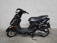 Peugeot - snorscooter - v-click - 4t 25km uitvoering d132lj - afbeelding 1 van  7