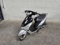 Peugeot - snorscooter - v-click - 4t 25km uitvoering fv675n - afbeelding 2 van  2