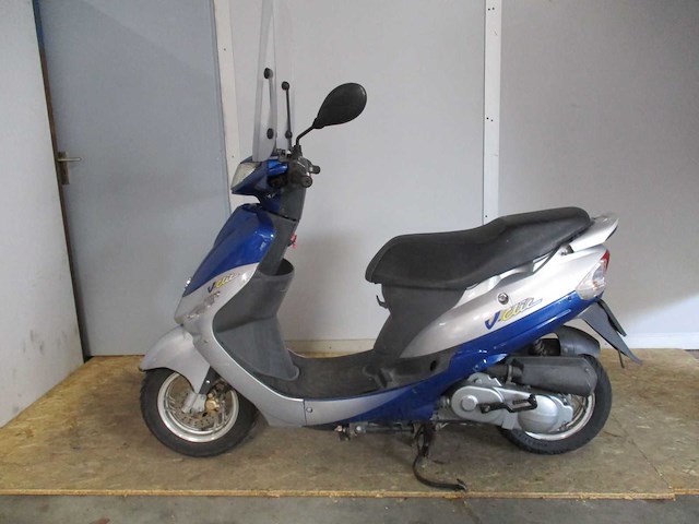 Peugeot - snorscooter - v-click - scooter - afbeelding 1 van  10