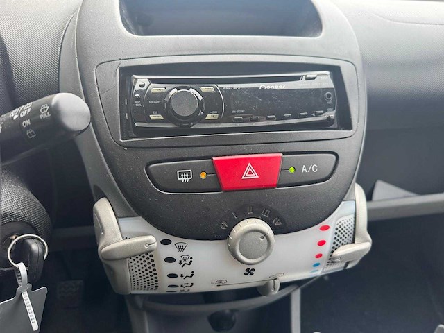 Peugeot 107 1.0-12v cool millesim 200 38-pbh-9 - afbeelding 8 van  19
