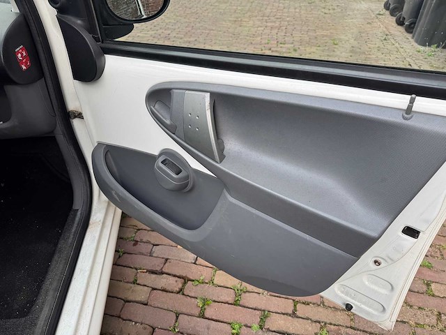 Peugeot 107 1.0-12v millesim 200 38-pbh-9 - afbeelding 10 van  10