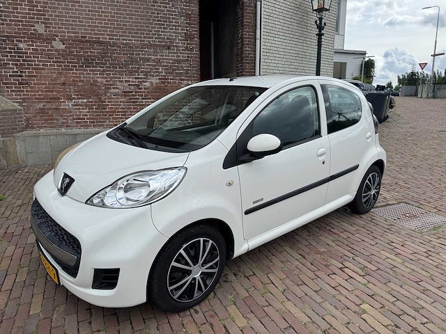 Peugeot 107 1.0-12v millesim 200 38-pbh-9 - afbeelding 1 van  10