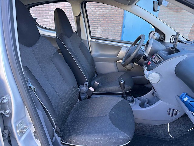 Peugeot 107 1.0-12v sublime 2009 | 66-kgz-3 i - afbeelding 14 van  21