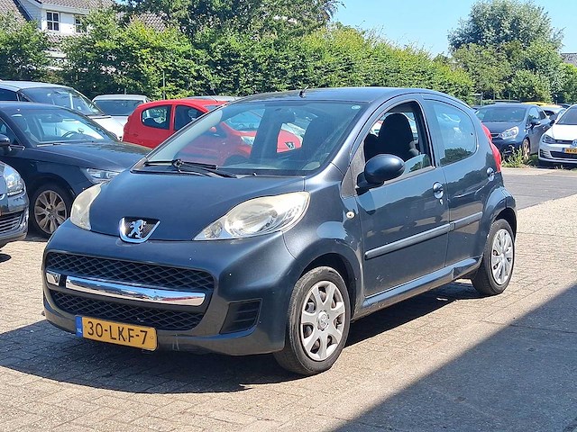 Peugeot 107 1.0-12v urban move 2010 | 30-lkf-7 - afbeelding 1 van  5