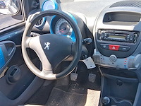 Peugeot 107 1.0-12v urban move 2010 | 30-lkf-7 - afbeelding 4 van  5