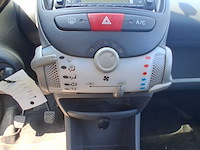 Peugeot 107 1.0-12v urban move 2010 | 30-lkf-7 - afbeelding 13 van  23