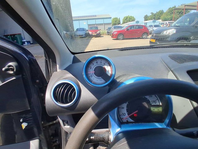 Peugeot 107 1.0-12v urban move 2010 | 30-lkf-7 - afbeelding 20 van  23