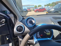 Peugeot 107 1.0-12v urban move 2010 | 30-lkf-7 - afbeelding 20 van  23