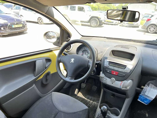 Peugeot 107 1.0-12v xr | 94-kjz-2 - afbeelding 13 van  21