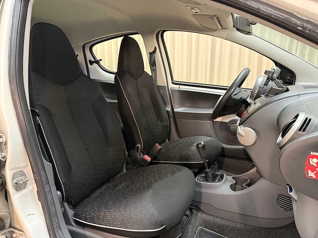 Peugeot 107 1.0-12v xs 2011 - afbeelding 4 van  20