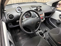 Peugeot 107 1.0-12v xs 2011 - afbeelding 7 van  20