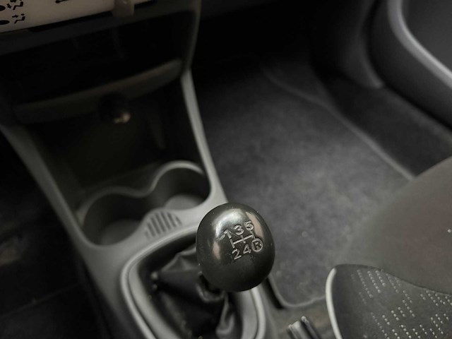 Peugeot 107 1.0-12v xs 2011 - afbeelding 11 van  20