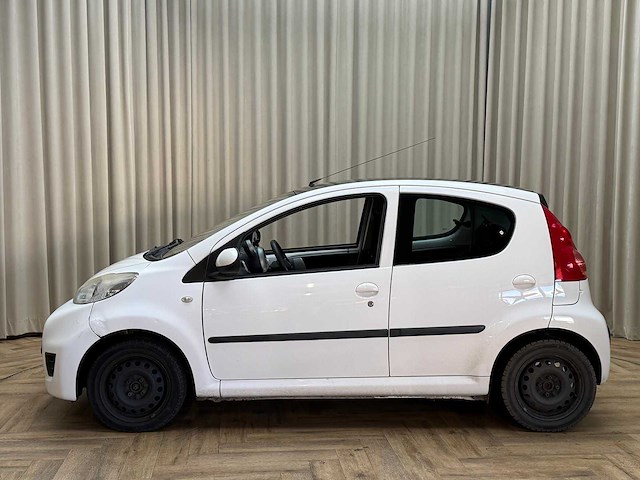 Peugeot 107 1.0-12v xs 2011 - afbeelding 14 van  20