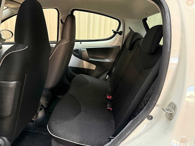 Peugeot 107 1.0-12v xs 2011 - afbeelding 16 van  20